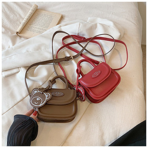 Kinder Umhängetasche, Fabrik Großhandel Handtaschen 2025 Kinder Mode Taschen Mit Bär Anhänger - Product Image 1