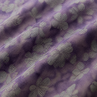 Tissu en satin de soie imprimé numérique motif papillon violet vague dorée, élégant motif chinois, textile de luxe pour la confection de vêtements
