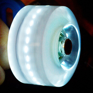 Roues de rechange pour patins à roulettes à double rangée OEM, à LED clignotantes activées par le mouvement, en PU haute résistance à l'abrasion et à rebond élevé - Product Image 2