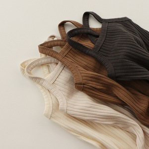 Ivy83530A Nouveauté Été 2022 – Ensemble 2 pièces chic pour bébé, style coréen, côtelé uni, débardeur et short pour tout-petits – Vente en gros - Product Image 3