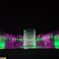 Fontaine d'eau commerciale extérieure en acier inoxydable avec écran d'eau laser, spectacle vidéo mapping et balançoire flottante musicale, personnalisable