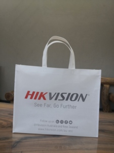 Customized Colored Recycled Laminated Non-Woven Shopping Carry Treasure <b>Tote</b> Pp Laminated Non Woven <b>Bags</b> With Logo for Festival - Product Image 4