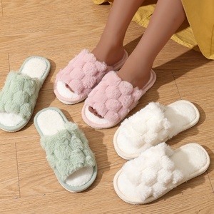 Pantofole Personalizzate Antiscivolo in Cotone e Pelliccia per Uomo e Donna, per Interni ed Esterni, Scarpe con Piattaforma per la Stagione Invernale - Product Image 1