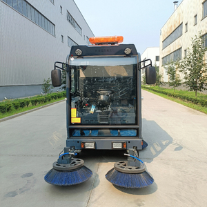 Balayeuse de voirie électrique compacte, nettoyeur de rue multifonctionnel, véhicule de nettoyage de chaussées pour les parkings municipaux - Product Image 2