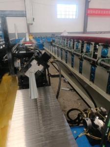Automatique Double Ligne Villa Lsf C Canal En Acier Purlin Quille Métal Goujon Piste <span class=keywords><strong>Omega</strong></span> Sillonnage Profil Rouleau Formant La Machine Vente - Product Image 5