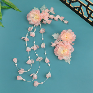 Nouvelle collection Printemps 2026 : Pince à cheveux originale faite main avec fleur à pampilles dégradées roses – Accessoire de coiffure et de maquillage - Product Image 1