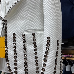 Completo da <span class=keywords><strong>Uomo</strong></span> di Alta Qualità per Matrimonio, Giacca Bianca e Pantalone Nero, Smoking Monopetto con Colletto a Scialle, 3 Pezzi con Strass - Product Image 5