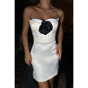 Robe de cocktail mini sans bretelles couleur crème - Product Image 2