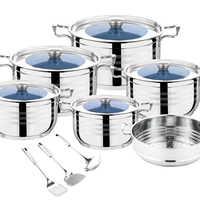 Grand ensemble de casseroles en acier inoxydable neuf avec fond à induction pour usage domestique, comprenant des marmites et des casseroles