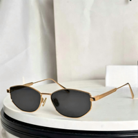 Lunettes de soleil unisexes tendance de marque de luxe, monture carrée en métal, dégradé, protection UV complète, beige, orange, bleu clair, or