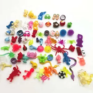 Mini anneau d'insecte en plastique assortis bon marché en gros petits enfants jouet pour 32mm Gashapon Capsule jouet cadeau promotionnel