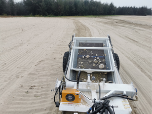 Machine de nettoyage de plage <span class=keywords><strong>diesel</strong></span> robuste en acier attaché au tracteur Nouveau <span class=keywords><strong>produit</strong></span> environnemental pour l'enlèvement des ordures Herbe de mer - Product Image 6