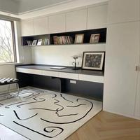Poste de travail intégré du sol au plafond avec bibliothèque et bureau pour grande villa, salle d'étude familiale privée