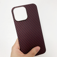 Étui de luxe en fibre d'aramide compatible avec la charge magnétique sans fil pour iPhone 15 Plus 15 Pro Max, motif ondulé rouge tendance