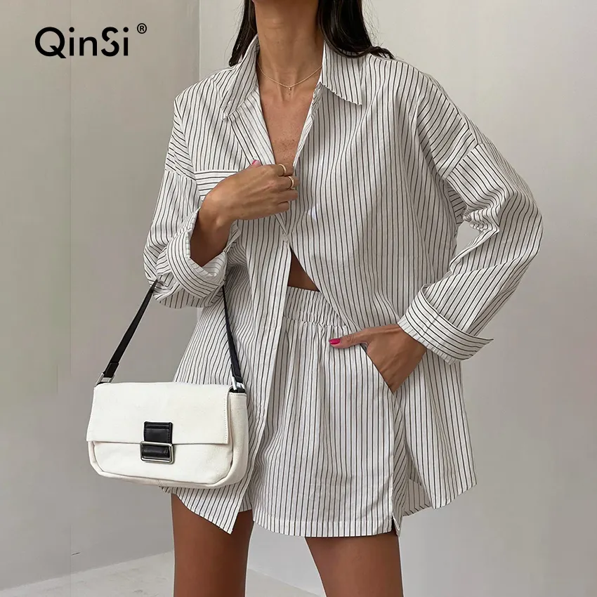 QINSI एलिगेंट ब्लैक स्ट्राइप सूट महिलाओं के लिए ऑटम होम वियर इलास्टिक कमर शॉर्ट्स पॉकेट शर्ट के साथ कैजुअल लंबी आस्तीन पजामा 2024
