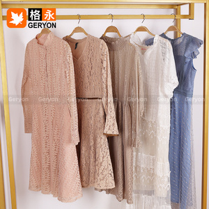 Abito Midi in Maglia e Pizzo Vintage Geryon per Donna, Usato Estivo, Pulito, 90-98% Nuovo, Qualità Export, Balle all'Ingrosso - Product Image 3