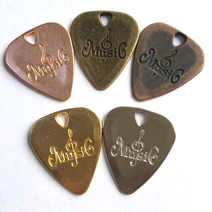 Accessorio per chitarra professionale plettri per chitarra in metallo scelte per <span class=keywords><strong>basso</strong></span> <span class=keywords><strong>elettrico</strong></span> da 0.75mm 1.95mm scelte per chitarra personalizzate prezzo all'ingrosso - Product Image 4