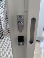 Armoire de serveur réseau ventilée électrostatique de 19 pouces à montage au sol pour salle informatique, stockage de commutateurs et serveurs - Approvisionnement direct usine