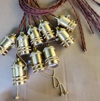 Support de lampe suspendue rétro E27 en métal cuivre rétro avec interrupteur à chaîne, une base de lampe vintage élégante