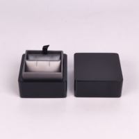 Boîte à bijoux carrée en bois noir brillant avec doublure en velours gris, logo personnalisé, boîte à bijoux pour bague, demande en mariage, emballage cadeau de mariage