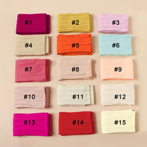 En gros Manchettes longues classiques sans doigts rayées en tricot pour femmes et filles - Product Image 2