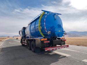 Camion d'aspiration hydraulique Dongfeng KL 6x4 avec moteur diesel Cummins et boîte de vitesses rapide, réservoir de 18-22m³ pour le nettoyage des égouts et des sédiments de rivière - Product Image 5