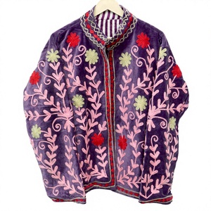 Veste en velours tricoté brodée à la main ART&ART, col rond, manches longues, motif floral, écologique, 100% coton - Product Image 1