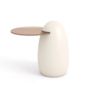 Table basse de salon durable au design unique et contemporain, avec cadre rond en bois blanc et plateau en verre - Product Image 1