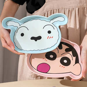 จานเซรามิคลายการ์ตูนรูปแอปเปิ้ลของเครยอนชินจัง สำหรับเด็ก ชุดอาหารเย็น สีชมพู ฟ้า ม่วง ลายหมู - Product Image 3