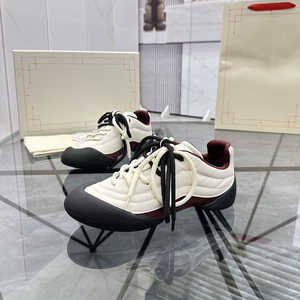 กล่องของขวัญครบชุด รองเท้ากีฬาแฟชั่นผู้หญิงคุณภาพสูงสุด ระบายอากาศได้ดีและสวมใส่สบาย เหมาะสำหรับกีฬาในสนาม - Product Image 3