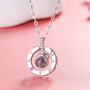 Collar con Proyección de Anillo y Colgante Personalizado con Diseño de <span class=keywords><strong>Te</strong></span> <span class=keywords><strong>Amo</strong></span> <span class=keywords><strong>en</strong></span> 100 <span class=keywords><strong>Idiomas</strong></span> - Product Image 4