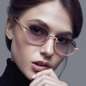 Lunettes de soleil personnalisées pour femmes, verres PC UV400, style Instagram, monture demi-cerclée dorée, lunettes de soleil tendance pour femmes - Product Image 3