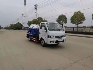 Autocisterna per aspirazione liquami diesel da 3000L personalizzabile, 4x2, cambio automatico, Euro 6, pompa a vuoto italiana - Product Image 1