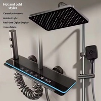 Système de douche chaud/froid mural avec pommeau pluie, douchette à main, affichage numérique LED et thermostat, finition bronze.