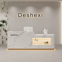 Comptoir d'accueil moderne en bois avec fonction de présentation pour salon de beauté, magasin de vêtements, centre de formation, maternelle - Style minimaliste