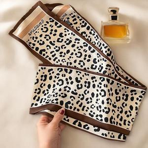 Écharpe en soie fine à imprimé monogramme <span class=keywords><strong>noir</strong></span> et blanc, inspirée des créateurs, foulard multi-usage en twill pour femme - Product Image 3