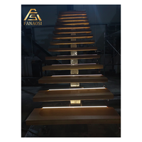 Escalier mono-à-câble haut de gamme en acier inoxydable de qualité marine avec marches en bois Ipe et système de garde-corps à câble pour l'étanchéité des escaliers