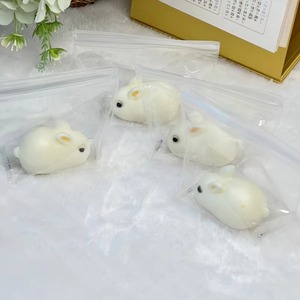 Jouet Squishy Lapin Blanc de 6 cm en Silicone Alimentaire – Simulation Animale – Jouet Anti-Stress pour Enfants qui Améliore l'Humeur - Product Image 1