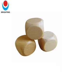 Vente en gros de <span class=keywords><strong>dés</strong></span> polyédriques D6 6 faces 16mm-30mm en bois naturel avec logo personnalisé Cube de jeu éducatif 20mm 25mm 30mm - Product Image 4