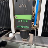 Machine de découpe laser à fibre CNC haute précision 3000w 6000w pour tôles d'acier et d'aluminium avec mise au point automatique
