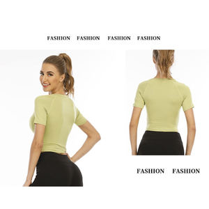 Logo personnalisé Vêtements de yoga à manches courtes pour femmes Vêtements de yoga d'entraînement respirants et confortables à la mode et à la coupe ajustée - Product Image 4