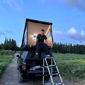 Haut <span class=keywords><strong>de</strong></span> gamme isolé en Fiber <span class=keywords><strong>de</strong></span> carbone Camping Pod Full Hard Shell Sleep Box Télécommande électrique Oxford Tissu Tente <span class=keywords><strong>de</strong></span> camping sur le <span class=keywords><strong>toit</strong></span> - Product Image 1