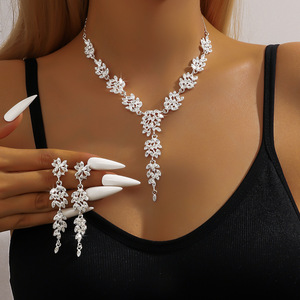 Ensemble élégant de collier et boucles d'oreilles motif épi de blé – Accessoires de gros pour mariages spectaculaires - Product Image 3