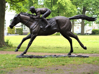 Statues d'animaux de jardin grandeur nature, statue de cheval galopant et sautant en bronze, sculpture de jardin, statue de cheval en bronze antique