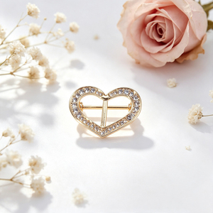 Broche multi-cœurs entrelacés en strass, élégante boucle pour foulard, épingle décorative pour revers de robe - Product Image 3