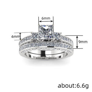 Anello di Fidanzamento con Diamante Taglio Principessa H444 in Oro Giallo per Donna, Diamante Naturale Colore D, Fascia a Tre Pietre - Product Image 5