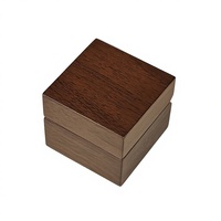 Boîte à bijoux carrée en placage de bois avec doublure en microfibre, logo personnalisé, design à couvercle rabattable, emballage de luxe pour marque de bijoux, vente en gros