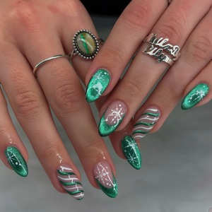 Faux ongles à presser vertes œil de chat français, motif amande, flocon de neige, pour Noël, vente en gros - Product Image 1