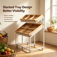 Op maat gemaakte houten fruitpresentatiestand met dubbele laag, metalen frame, groentepresentatieplank met wielen, supermarkt retail productenrek