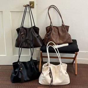 Bolso Tote Vintage para Mujer, Gran Capacidad, de Cuero PU, Bolso de Hombro con Borla Decorativa, Venta al Por Mayor - Product Image 6